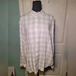 Gap Pearl button down long sleeve size large.